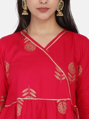 Pink Floral Printed Top With Skirt And Potli 14