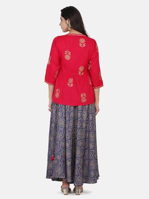 Pink Floral Printed Top With Skirt And Potli 16