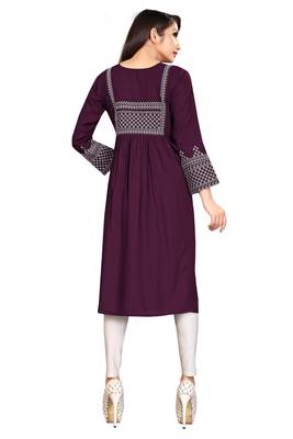 Women Wine & Off White Geometric Tie-UP Neck A-Link Longline Kurti 2