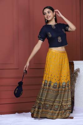 Navy Printed Crop Top With Skirt And Potli 3