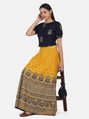 Navy Printed Crop Top With Skirt And Potli 6