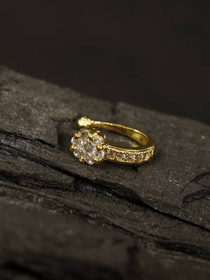 Gold nose-ring 1