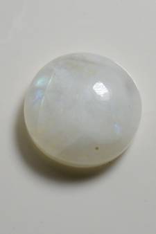 Original Certified Rainbow Moonstone Gemstone 8.25 Ratti 7.5 Carat Round Shape Birthstone