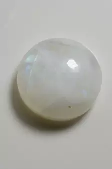 Natural Certified Rainbow Moonstone Gemstone 9.25 Ratti 8.41 Carat Round Shape Astrology Rashi Ratan