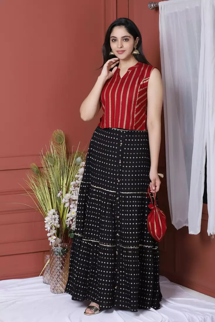 MAROON PRINTED CROP TOP WITH SKIRT AND POTLI