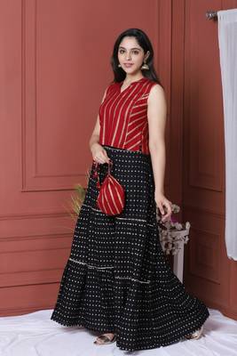 Maroon Printed Crop Top With Skirt And Potli 2