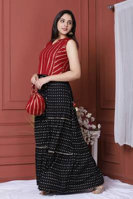 Maroon Printed Crop Top With Skirt And Potli 3