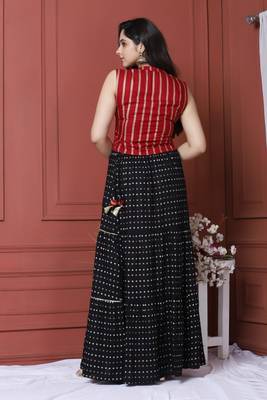 Maroon Printed Crop Top With Skirt And Potli 4
