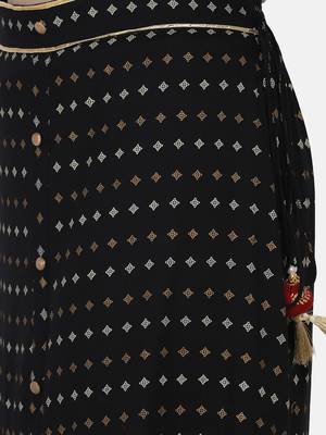 Maroon Printed Crop Top With Skirt And Potli 11