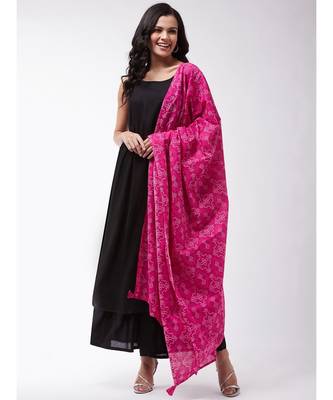 Black strappy kurta palazzo set with pink bandhini dupatta 1