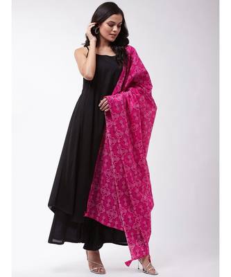 Black strappy kurta palazzo set with pink bandhini dupatta 8