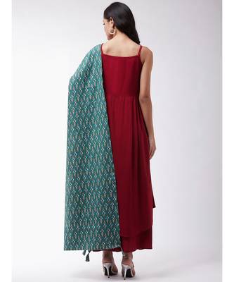 Maroon strappy kurta palazzo set with green Kantha dupatta 3