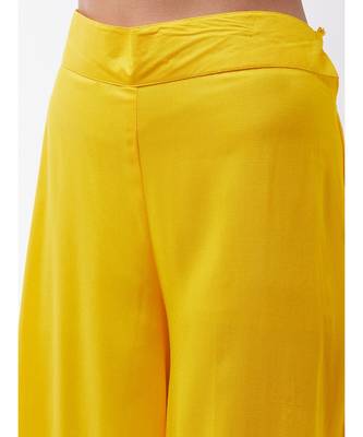 yellow strappy kurta plazzo set with green kantha dupatta 2