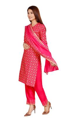 GRACA Rayon Printed Kurti with Pant and Dupatta Set 2