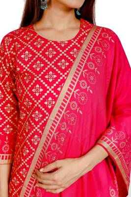 GRACA Rayon Printed Kurti with Pant and Dupatta Set 5