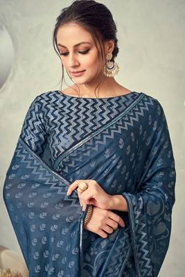 Navy Blue Embroidered Silk Blend Saree With Blouse 2