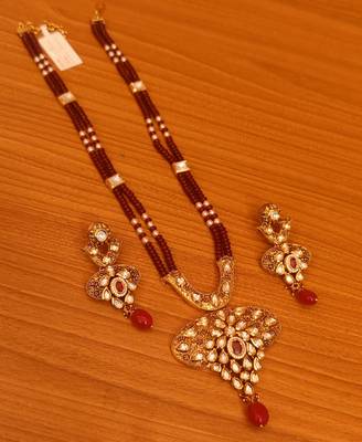 Maroon pendants 1
