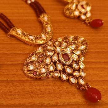 Maroon pendants 3