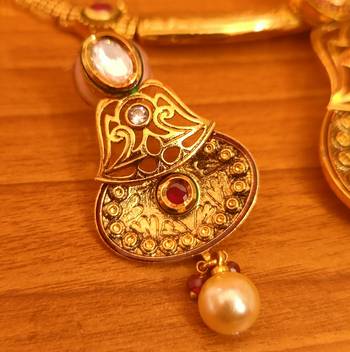 Red necklace-sets 2