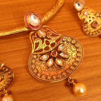 Red necklace-sets 3