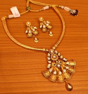White necklace-sets 1