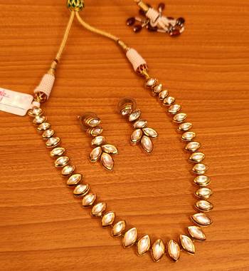 White necklace-sets 1