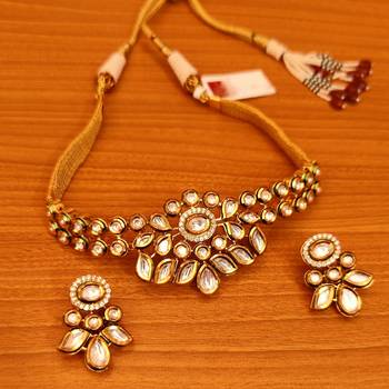 White necklace-sets 1