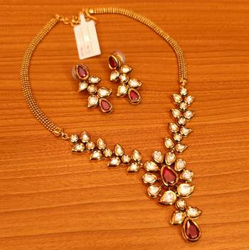 Red necklace-sets 1