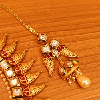 Red necklace-sets 2