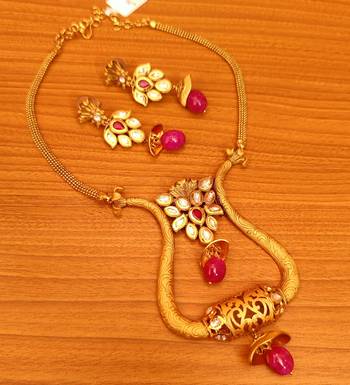 Red pendants 1