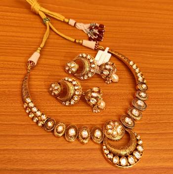 White necklace-sets 1