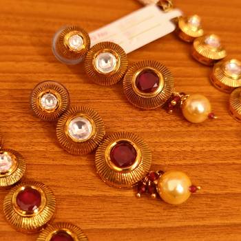 Red necklace-sets 2