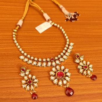 Red necklace-sets 1