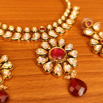 Red necklace-sets 3