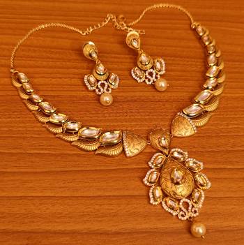 White necklace-sets 1