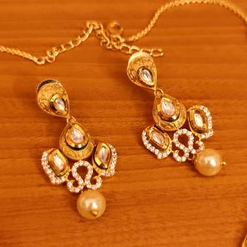 White necklace-sets 2