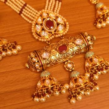 Red necklace-sets 2