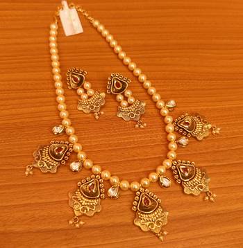 Red necklace-sets 1