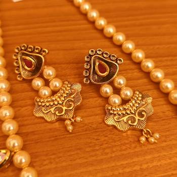 Red necklace-sets 2