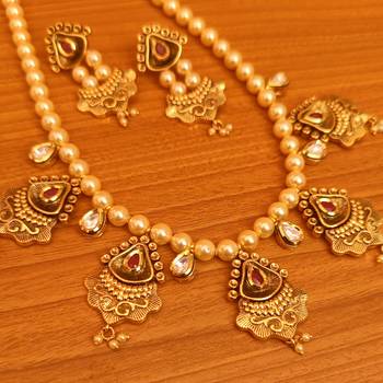 Red necklace-sets 3