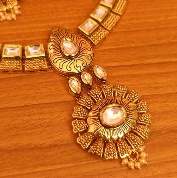 White necklace-sets 2