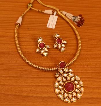 Red necklace-sets 1