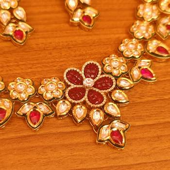 Red necklace-sets 3