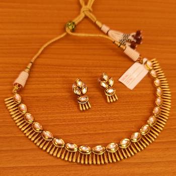 White necklace-sets 1