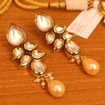 White necklace-sets 2