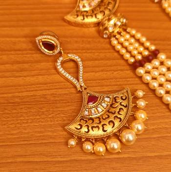 Red necklace-sets 2