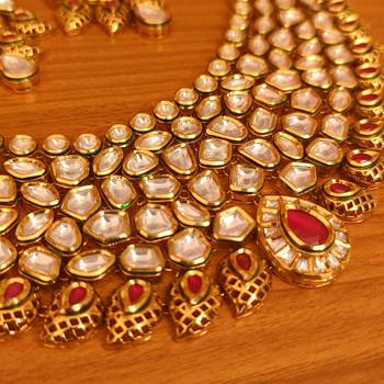 Red necklace-sets 2