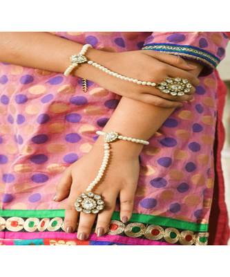 Adjustable Designer Slave Ring Bracelet With Pearl Chain 1