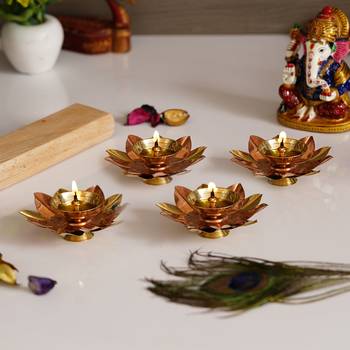 Set of 4 Floral Shape Metal Diya 1