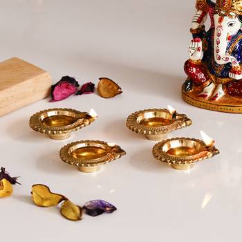 Set of 4 Auspicious Handcrafted Brass Diya 1